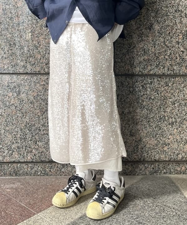 菊田 悠さんの「BEAMS WOMEN｜ショートレングス シアー コーチシャツ【ワイドショートフィット】」を使ったコーディネート