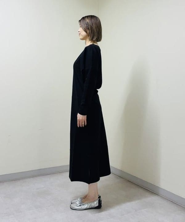 岩沢 珠代さんの「BEAMS WOMEN｜【別注】スタイリスト佐藤佳菜子 &times; SLOANE / 淑女のロンT ワンピース」を使ったコーディネート