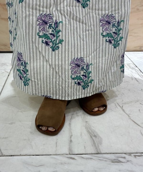 茂野 真楓さんの「BEAMS WOMEN｜ne Quittez pas / コットンジャカード リリープリント シャーリング ワンピース」を使ったコーディネート