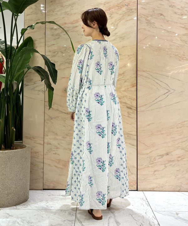 茂野 真楓さんの「BEAMS WOMEN｜ne Quittez pas / コットンジャカード リリープリント シャーリング ワンピース」を使ったコーディネート