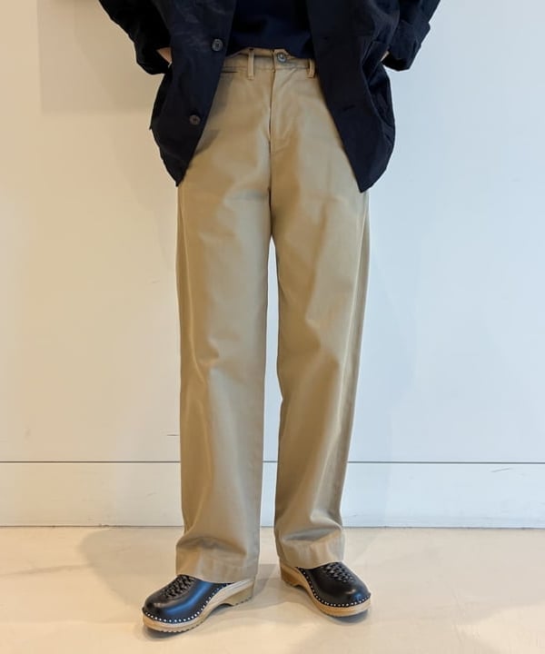 ミナミマリコさんの「BEAMS WOMEN｜BUZZ RICKSON'S &times; BEAMS BOY / チノパンツ」を使ったコーディネート