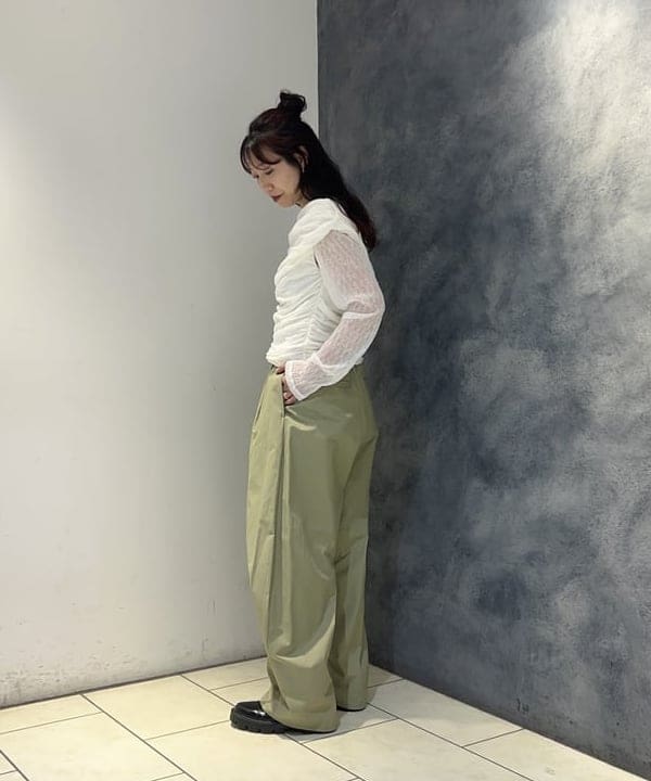 SAEさんの「BEAMS WOMEN｜ギャザー ドレープ Tシャツ」を使ったコーディネート