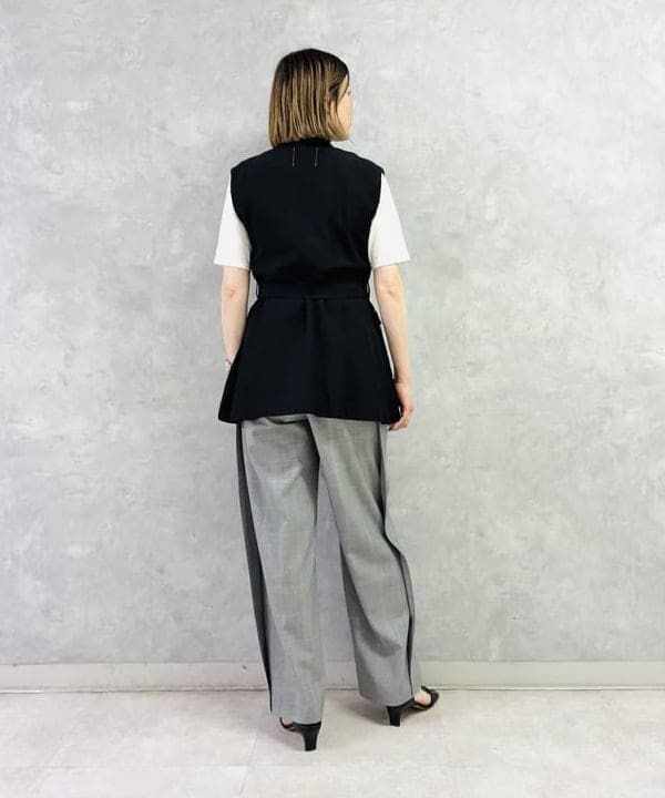 岩沢 珠代さんの「BEAMS WOMEN｜AK+1 / リネン ベルテッド ジレ」を使ったコーディネート