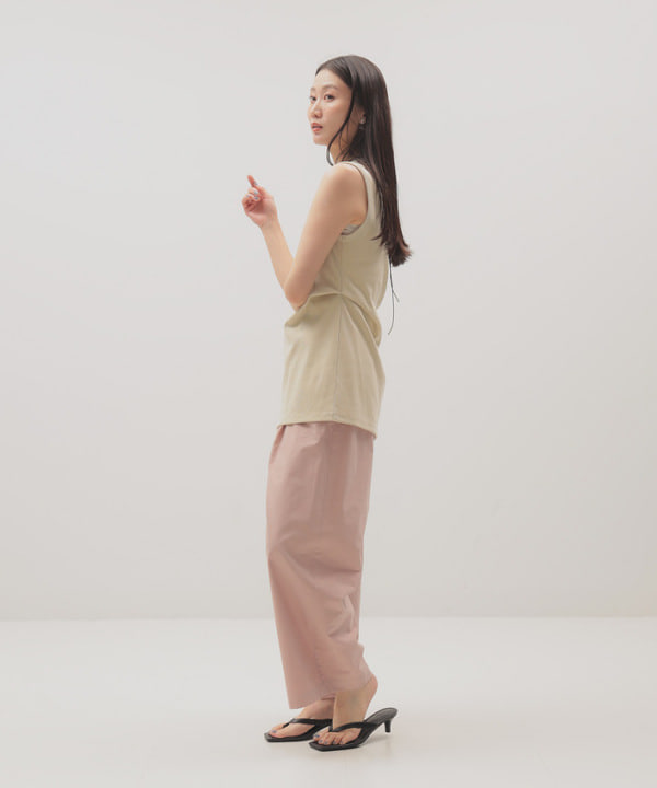 隈元 楓さんの「BEAMS WOMEN｜コンフォート タック パンツ」を使ったコーディネート