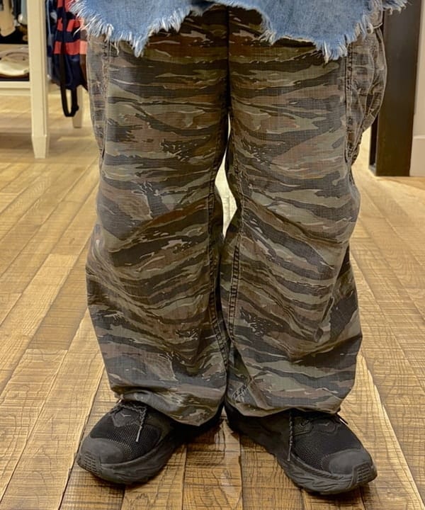 原口 愛さんの「BEAMS WOMEN｜リップストップ ミリタリー パンツ」を使ったコーディネート