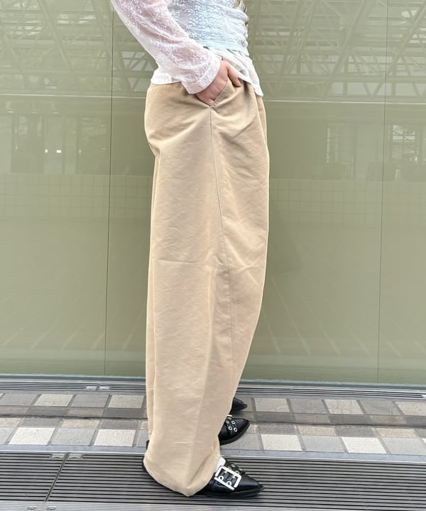 ナカノ アイさんの「BEAMS WOMEN｜2タック カーブ バレル チノパンツ」を使ったコーディネート