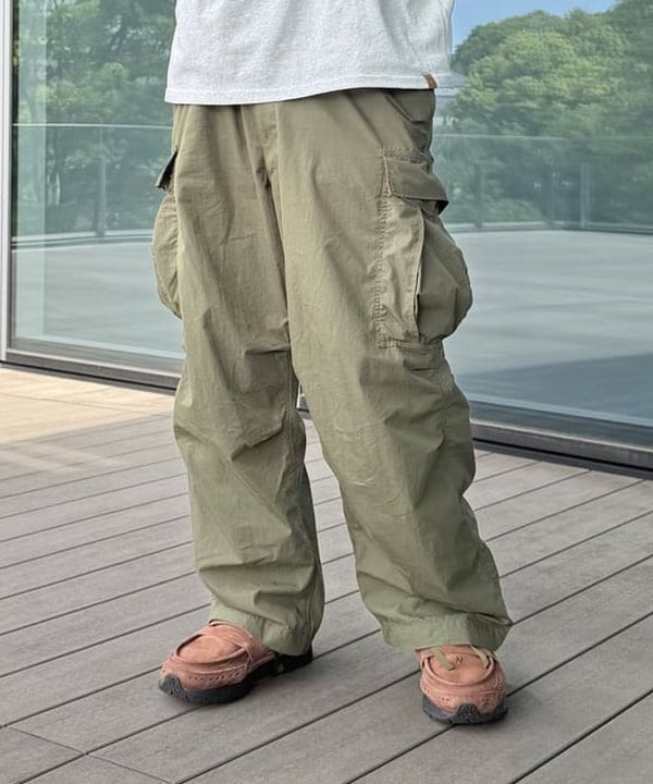 BAKU(東江 漠)さんの「BEAMS WOMEN｜BEAMS / ビッグ 6ポケット カーゴパンツ」を使ったコーディネート