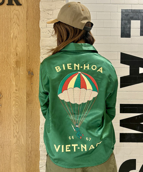 ナツハさんの「BEAMS WOMEN｜テーラー東洋 / Mid 1960s Style Satin Vietnam Jacket &ldquo;PARACHUTE&rdquo;」を使ったコーディネート