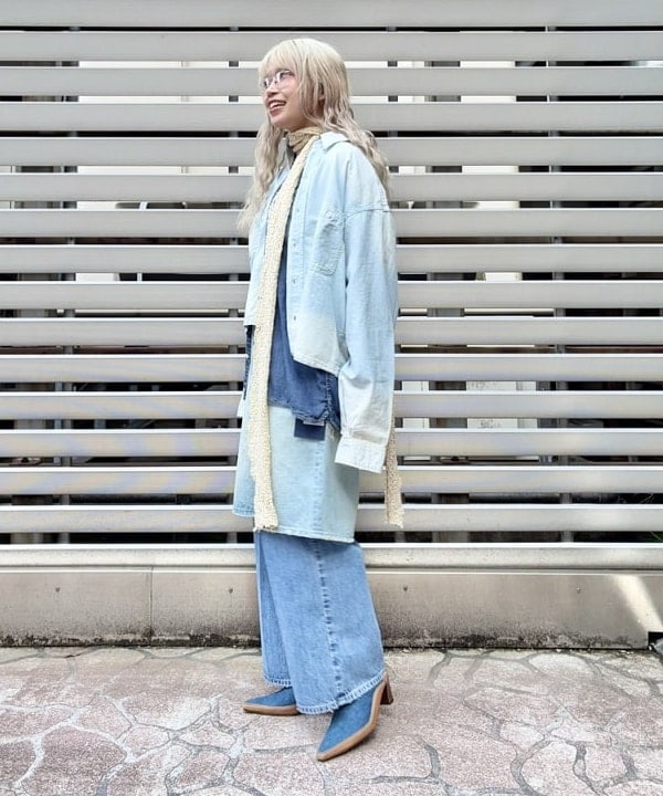 みやさかさんの「BEAMS WOMEN｜Damage Chambray Shirt」を使ったコーディネート
