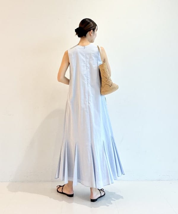 AONO SHIKAMAさんの「BEAMS WOMEN｜【別注】MARIHA / 夏の月影  ワンピース ソリッド」を使ったコーディネート