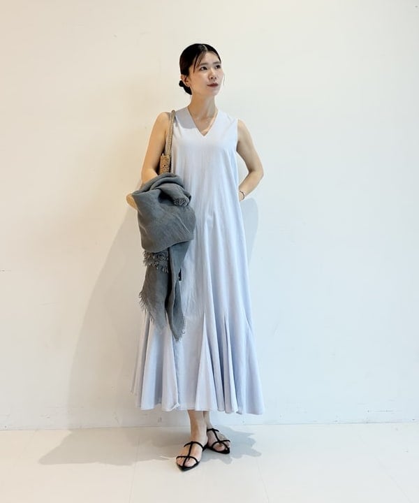 AONO SHIKAMAさんの「BEAMS WOMEN｜【別注】MARIHA / 夏の月影  ワンピース ソリッド」を使ったコーディネート