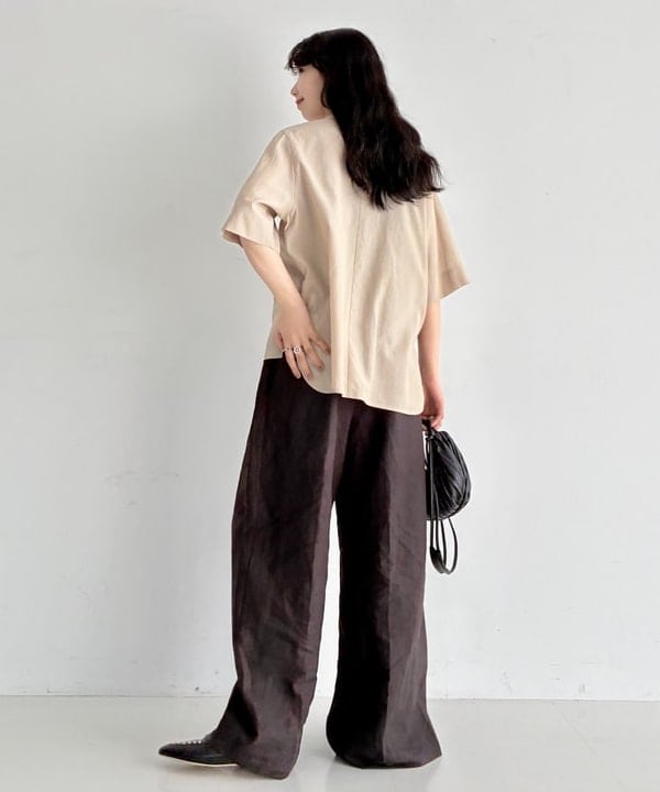 中丸　栞さんの「BEAMS WOMEN｜コットン アセテート オーバーシャツ」を使ったコーディネート