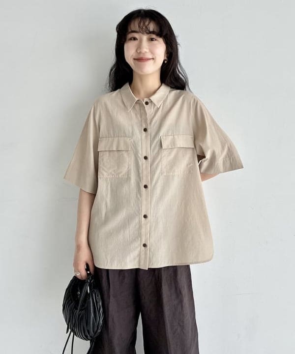 中丸　栞さんの「BEAMS WOMEN｜コットン アセテート オーバーシャツ」を使ったコーディネート