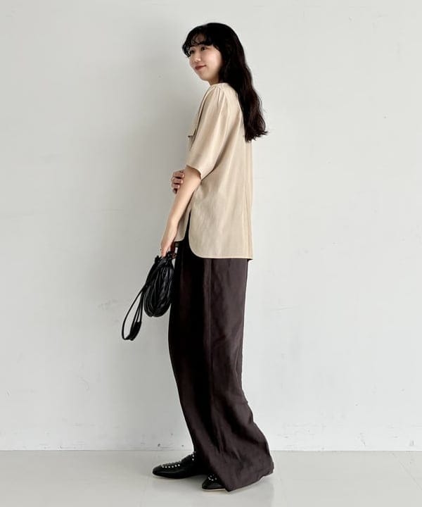 中丸　栞さんの「BEAMS WOMEN｜コットン アセテート オーバーシャツ」を使ったコーディネート