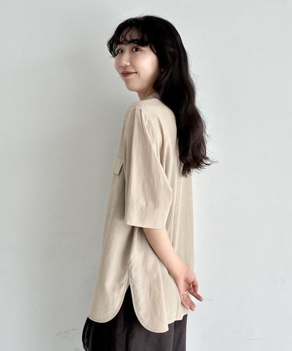 中丸　栞さんの「BEAMS WOMEN｜コットン アセテート オーバーシャツ」を使ったコーディネート