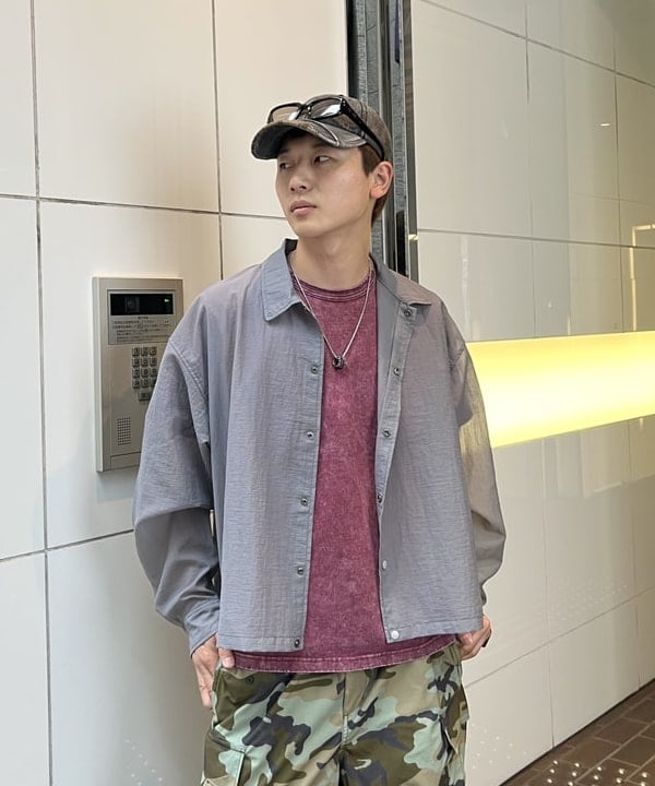 照田 拓史さんの「BEAMS WOMEN｜ショートレングス シアー コーチシャツ【ワイドショートフィット】」を使ったコーディネート