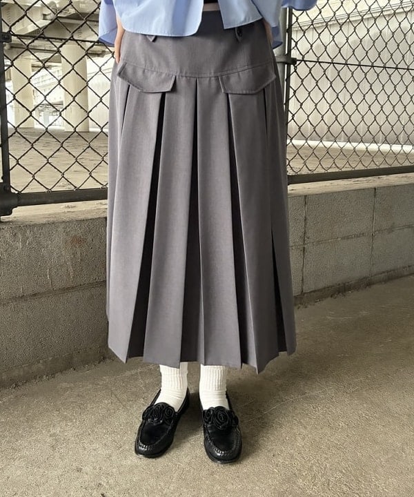 晶さんの「BEAMS WOMEN｜ギャザー ペプラム Vネック ブラウス」を使ったコーディネート