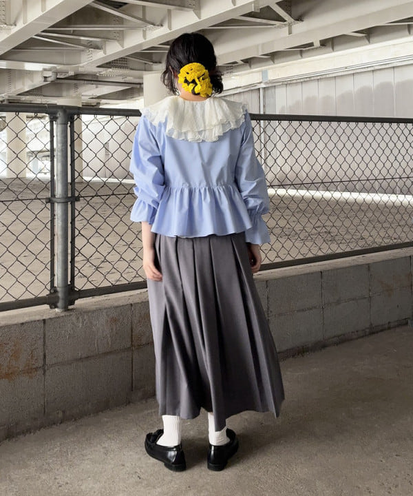 晶さんの「BEAMS WOMEN｜ギャザー ペプラム Vネック ブラウス」を使ったコーディネート