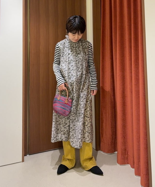 森川 夏衣さんの「BEAMS WOMEN｜フラワー フリルネック ノースリーブ ワンピース」を使ったコーディネート