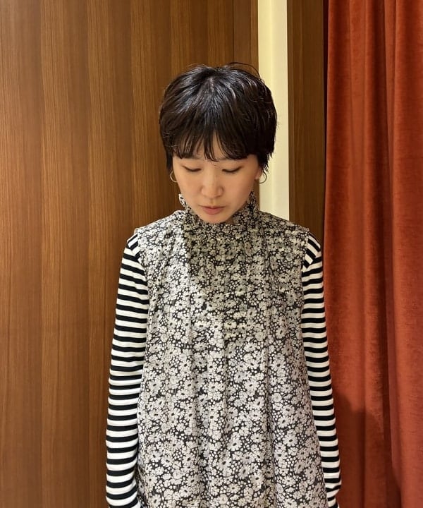 森川 夏衣さんの「BEAMS WOMEN｜フラワー フリルネック ノースリーブ ワンピース」を使ったコーディネート
