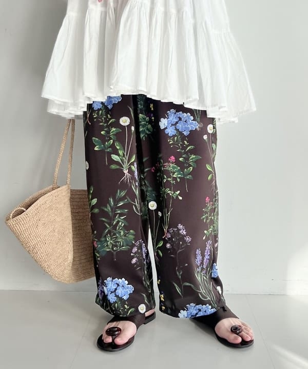 隈元 楓さんの「BEAMS WOMEN｜【別注】MARIHA / エンジェルのミニワンピース」を使ったコーディネート
