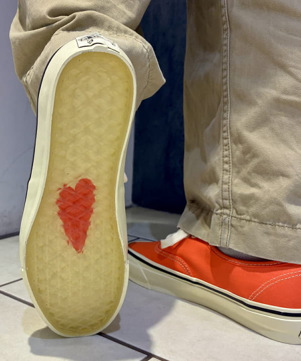 たぐみさんの「BEAMS WOMEN｜VANS / VANS For BEAMS BOY Authentic Vintage Orange」を使ったコーディネート