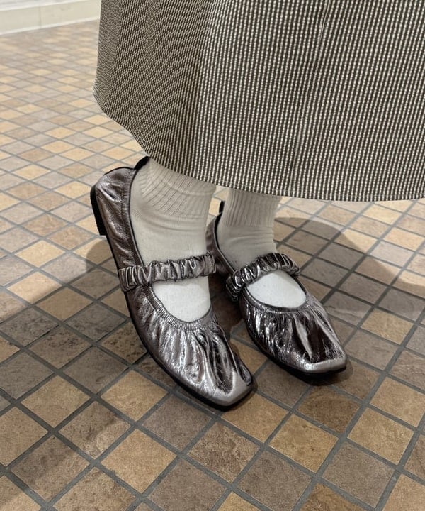 amiriさんの「BEAMS WOMEN｜カットアウト ノースリーブ ワンピース」を使ったコーディネート