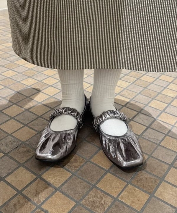 amiriさんの「BEAMS WOMEN｜カットアウト ノースリーブ ワンピース」を使ったコーディネート