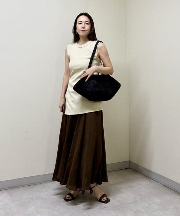 関 桂子さんの「BEAMS WOMEN｜スリット ノースリーブ チュニック」を使ったコーディネート