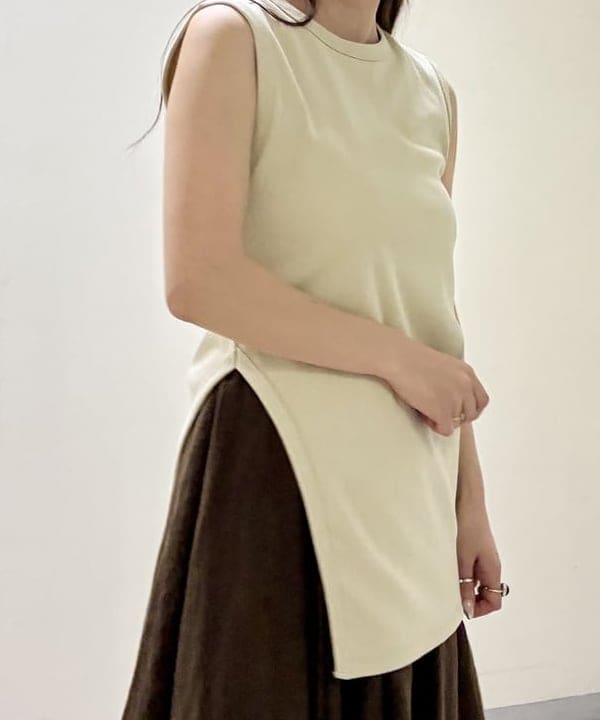 関 桂子さんの「BEAMS WOMEN｜スリット ノースリーブ チュニック」を使ったコーディネート