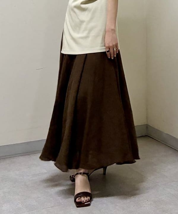 関 桂子さんの「BEAMS WOMEN｜スリット ノースリーブ チュニック」を使ったコーディネート