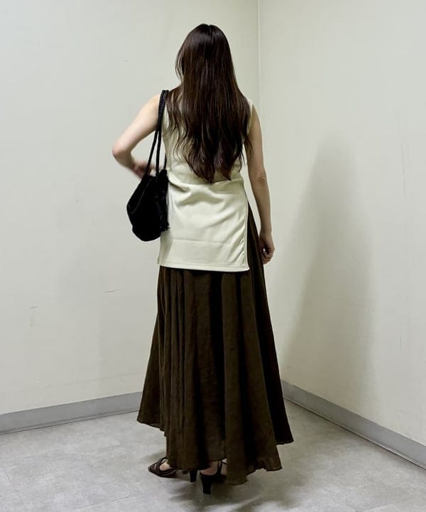 関 桂子さんの「BEAMS WOMEN｜スリット ノースリーブ チュニック」を使ったコーディネート