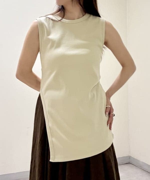 関 桂子さんの「BEAMS WOMEN｜スリット ノースリーブ チュニック」を使ったコーディネート