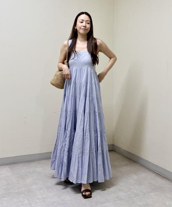 関 桂子さんの「BEAMS WOMEN｜MIORA / ラフィア 編み柄 バケツバッグ」を使ったコーディネート