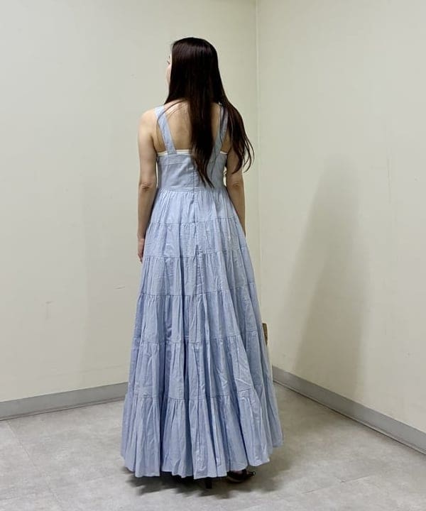 関 桂子さんの「BEAMS WOMEN｜MIORA / ラフィア 編み柄 バケツバッグ」を使ったコーディネート