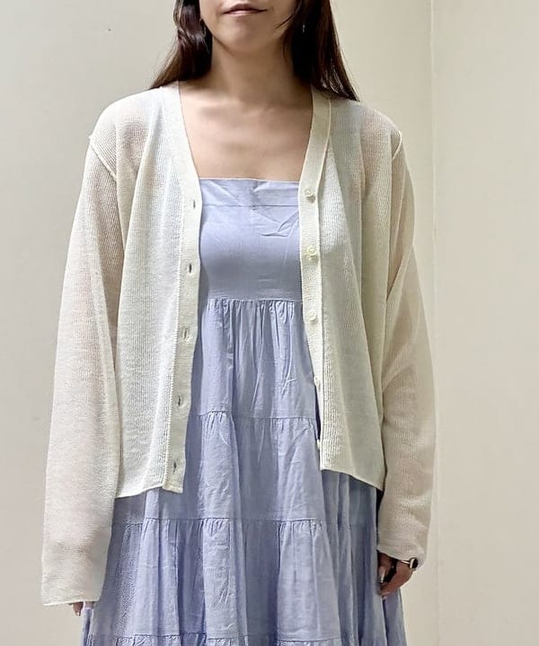 関 桂子さんの「BEAMS WOMEN｜MIORA / ラフィア 編み柄 バケツバッグ」を使ったコーディネート