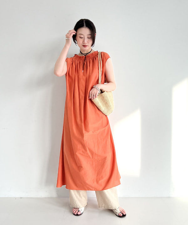 隈元 楓さんの「BEAMS WOMEN｜	コットンシルク オフショルダー ワンピース」を使ったコーディネート