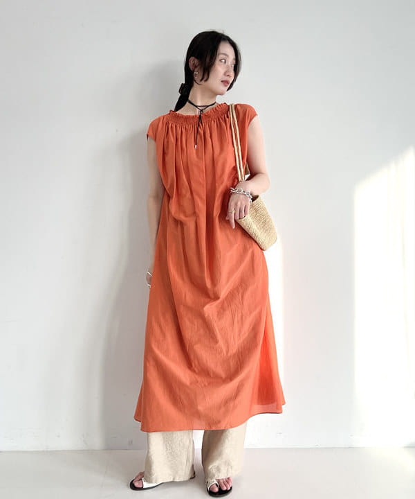 隈元 楓さんの「BEAMS WOMEN｜	コットンシルク オフショルダー ワンピース」を使ったコーディネート