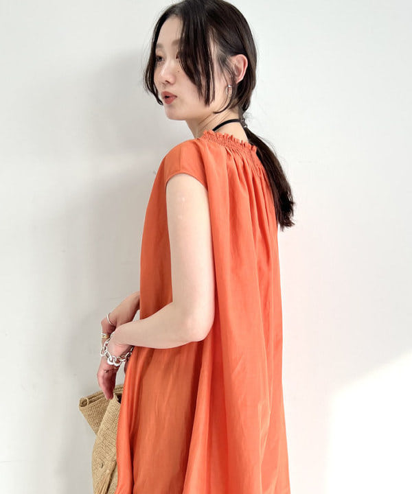 隈元 楓さんの「BEAMS WOMEN｜	コットンシルク オフショルダー ワンピース」を使ったコーディネート