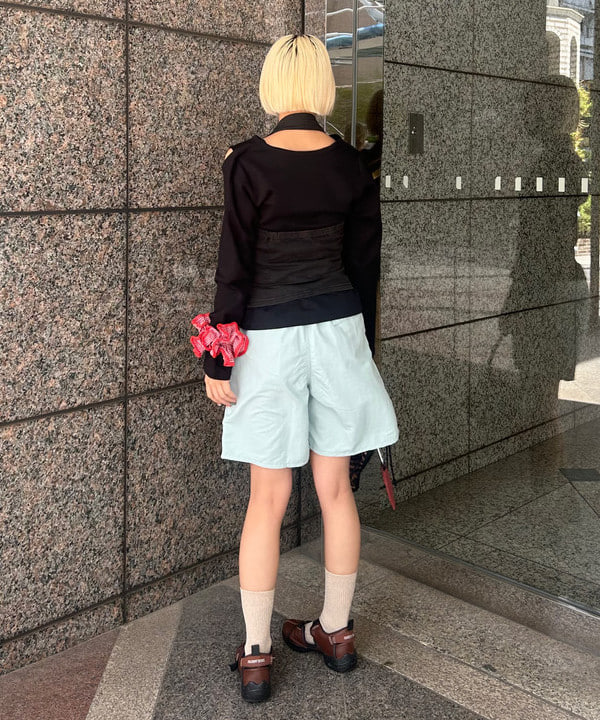佐藤 亜美さんの「BEAMS WOMEN｜ショルダー オープン ロングスリーブ Tシャツ」を使ったコーディネート