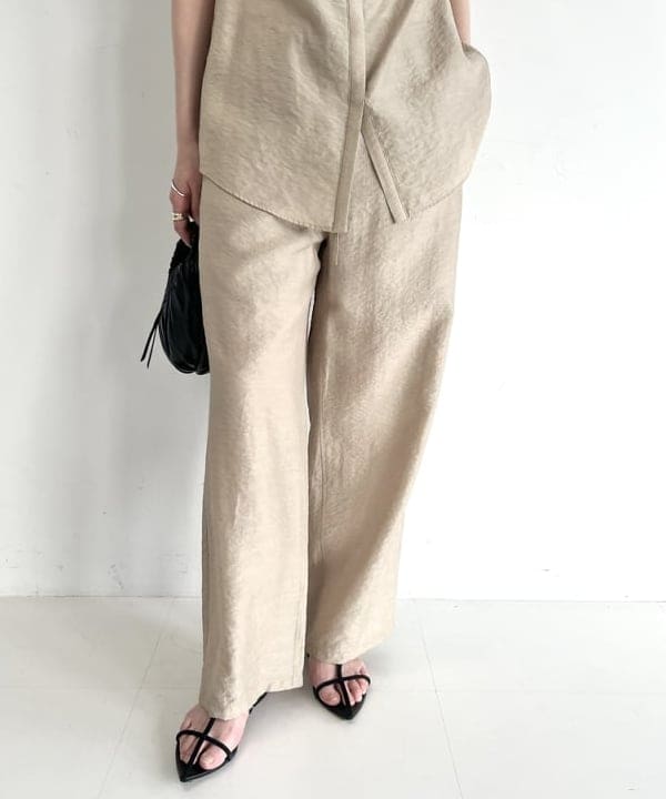 隈元 楓さんの「BEAMS WOMEN｜レーヨンリネン フリルヨーク ブラウス」を使ったコーディネート