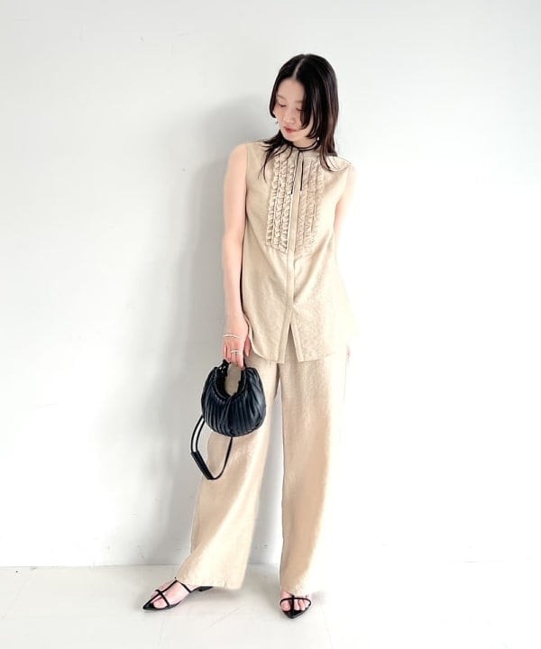 隈元 楓さんの「BEAMS WOMEN｜レーヨンリネン フリルヨーク ブラウス」を使ったコーディネート