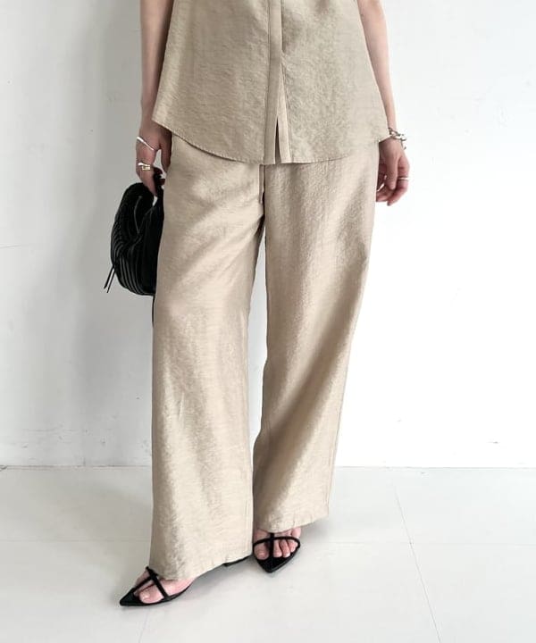 隈元 楓さんの「BEAMS WOMEN｜レーヨンリネン フリルヨーク ブラウス」を使ったコーディネート