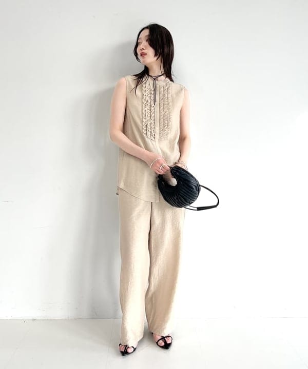 隈元 楓さんの「BEAMS WOMEN｜レーヨンリネン フリルヨーク ブラウス」を使ったコーディネート