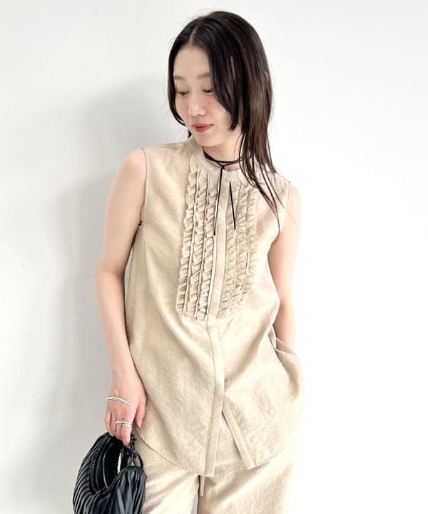隈元 楓さんの「BEAMS WOMEN｜レーヨンリネン フリルヨーク ブラウス」を使ったコーディネート