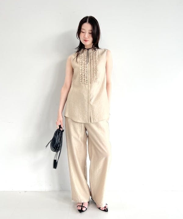 隈元 楓さんの「BEAMS WOMEN｜レーヨンリネン フリルヨーク ブラウス」を使ったコーディネート