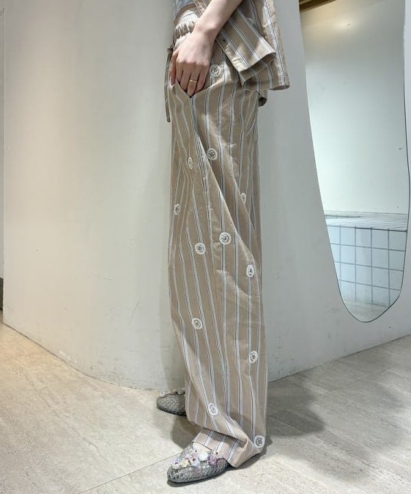 神坂 莉子さんの「BEAMS WOMEN｜noeyedia / メガネ "NE-470"」を使ったコーディネート