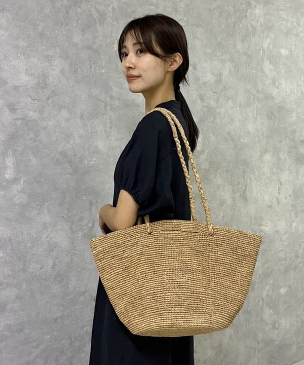 茂野 真楓さんの「BEAMS WOMEN｜リヨセル ナイロン イージーパンツ」を使ったコーディネート
