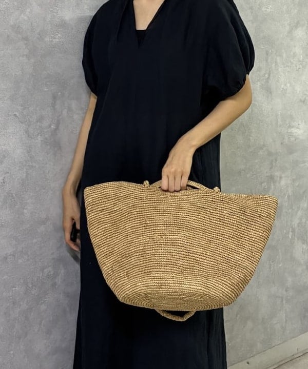 茂野 真楓さんの「BEAMS WOMEN｜リヨセル ナイロン イージーパンツ」を使ったコーディネート