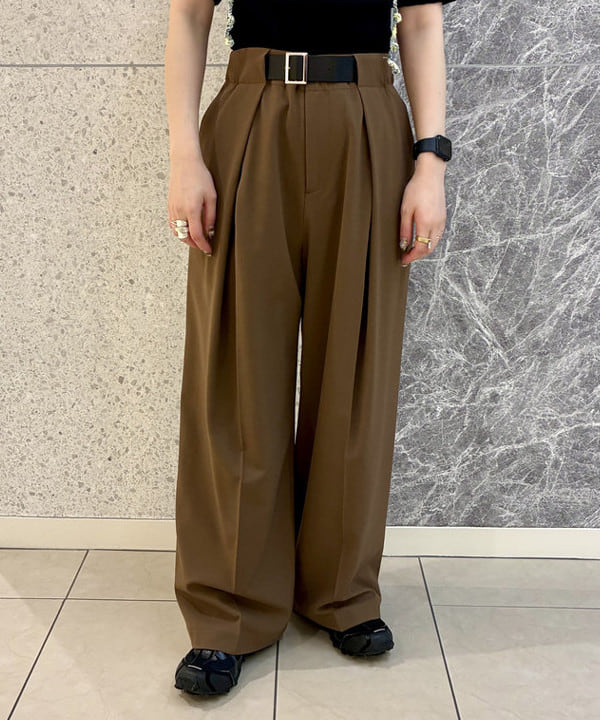カタヤマ アヤさんの「BEAMS WOMEN｜RIB キリカエ アシメネック Tシャツ」を使ったコーディネート